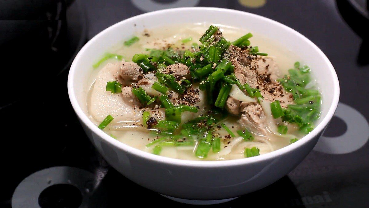 Fresh Bamboo Shoot Soup with Pig's Tail