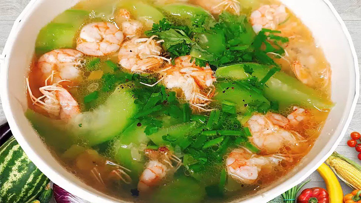 Fresh gourd soup with shrimp