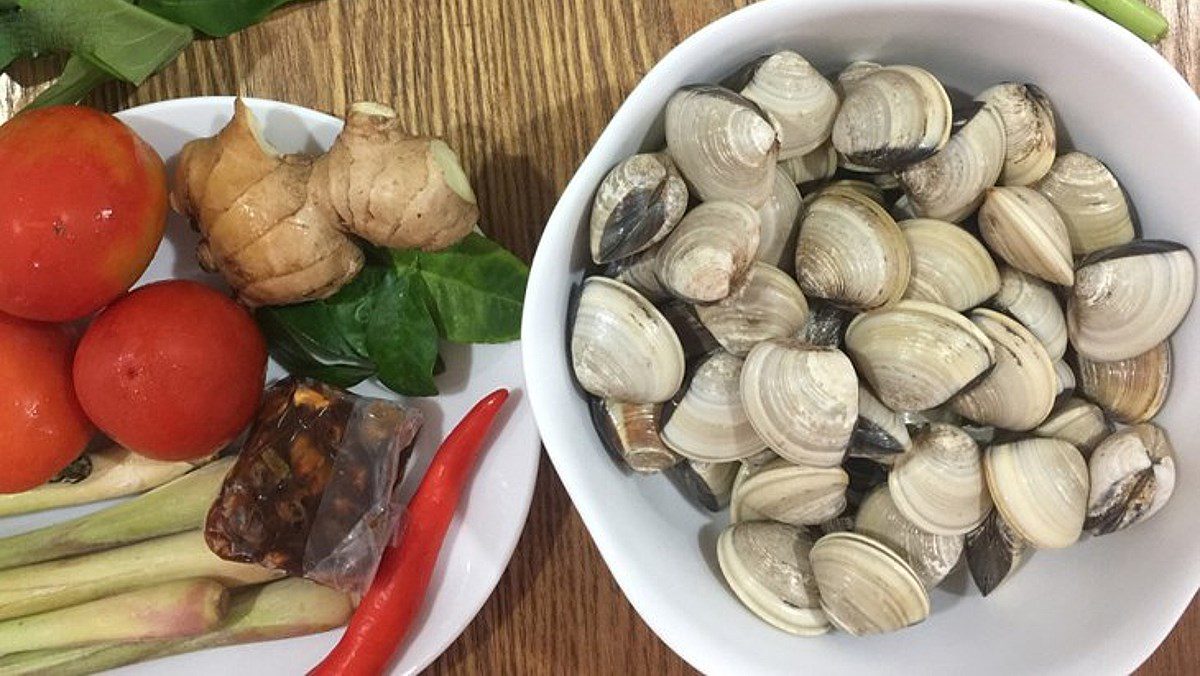 Ingredients for sour clam soup