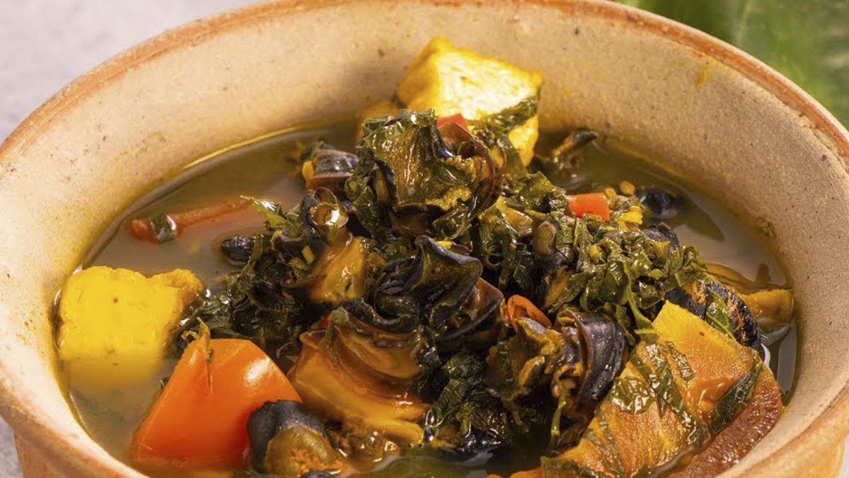 Snail soup cooked with perilla leaves