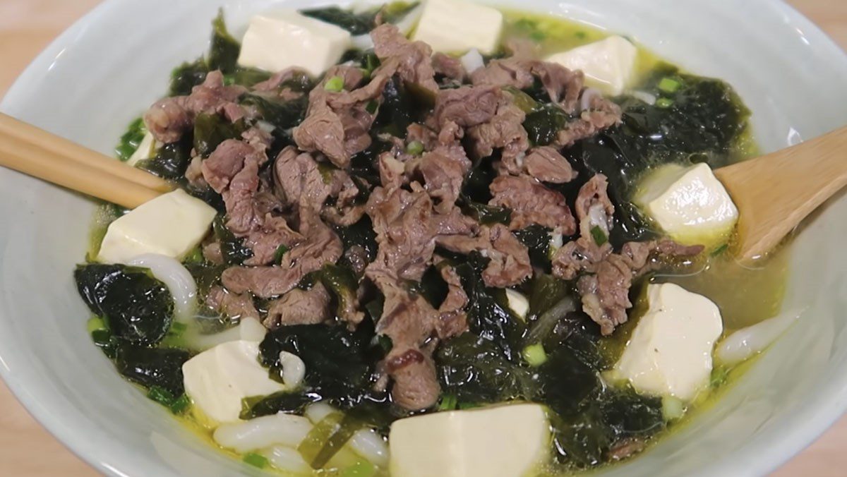 Beef Seaweed Soup with Tofu