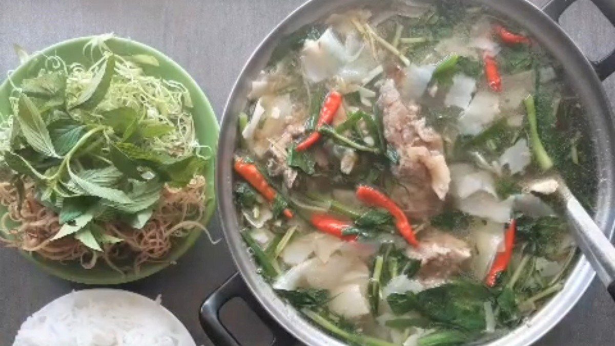 Sour Bamboo Shoot Beef Bone Soup