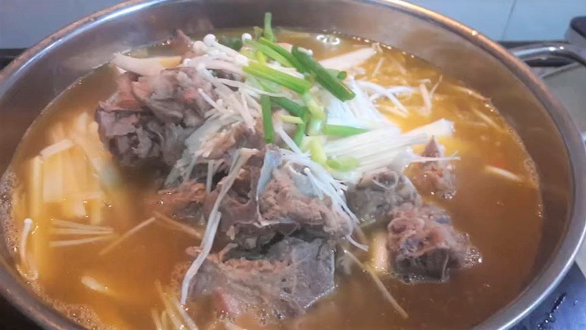 Beef Bone Soup with Mushrooms (Korean Beef Bone Soup)