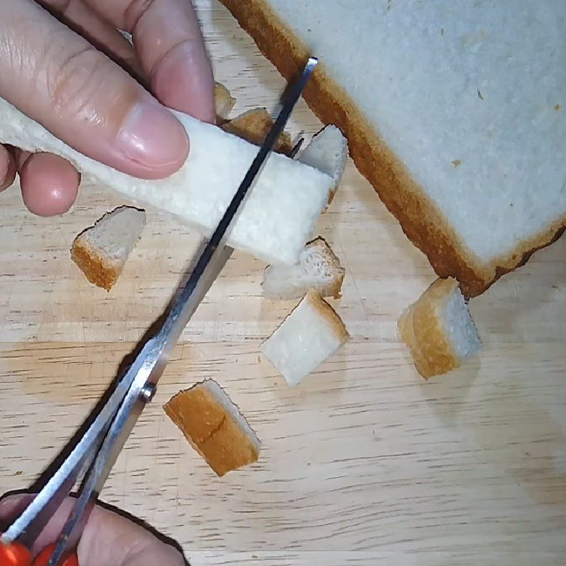 Step 1 Cut the bread for Crispy Vegetarian Fried Pork Fat