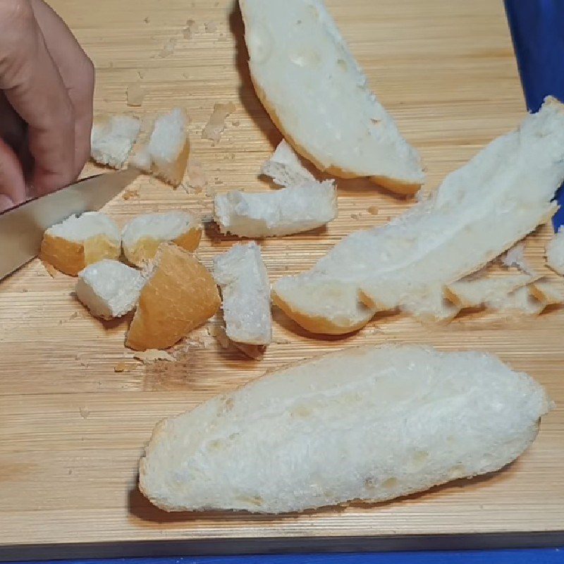 Step 1 Cut the bread Vegetarian Pork Fat with Sweet Sauce