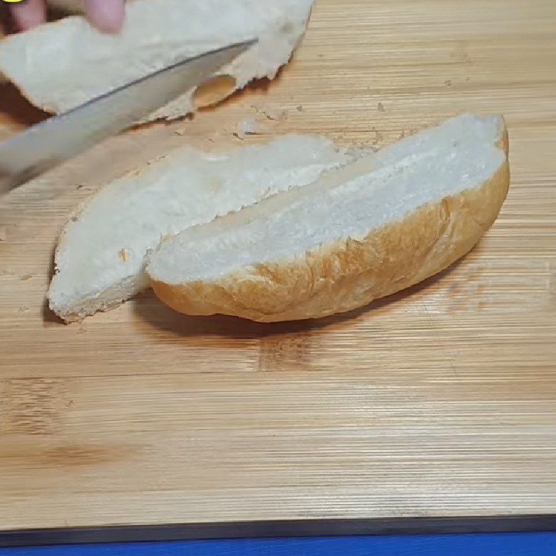 Step 1 Cut the bread Vegetarian Pork Fat with Sweet Sauce