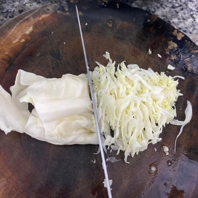 Step 3 Cut the cabbage and mix the sauce Tonkatsu Rice