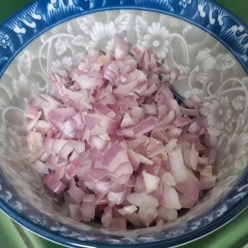 Step 1 Cut the pork sausage Soy Sauce Braised Vietnamese Pork Sausage