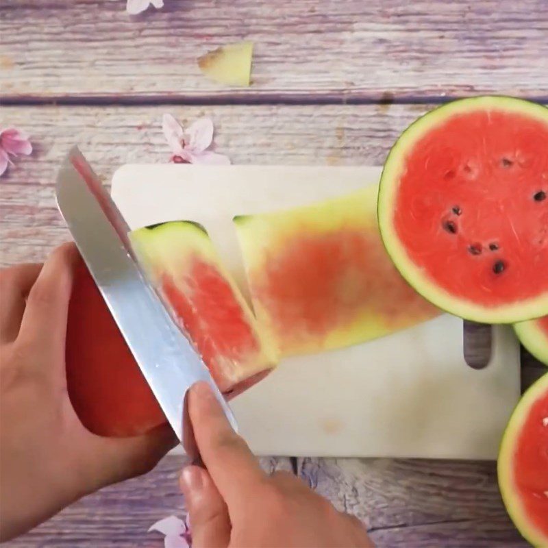 Step 1 Cut the watermelon Watermelon birthday cake