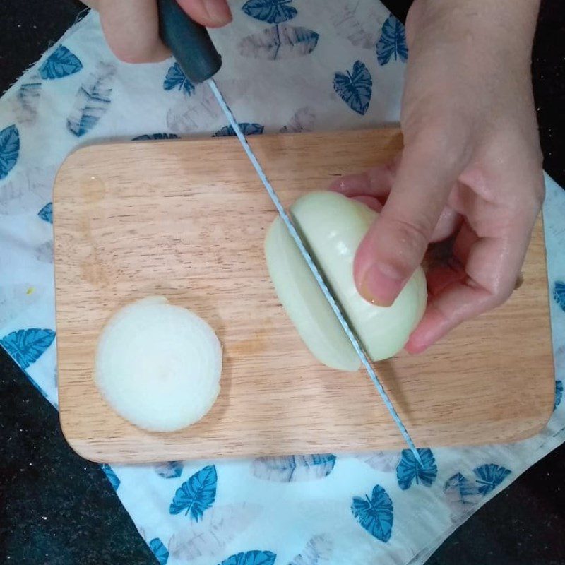 Step 1 Cut the onion Fried Bacon Rolls with Onions using an Air Fryer