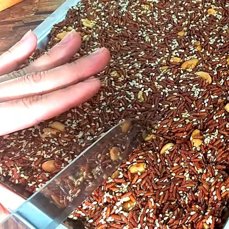 Step 5 Cut the candy Brown rice candy with sesame