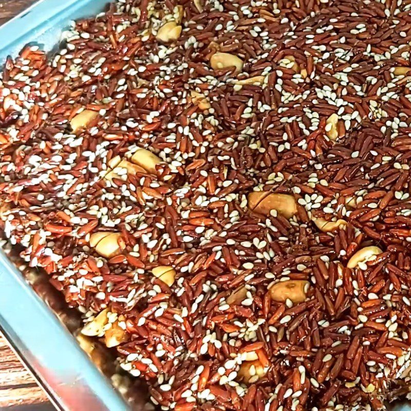 Step 5 Cut the candy Brown rice candy with sesame