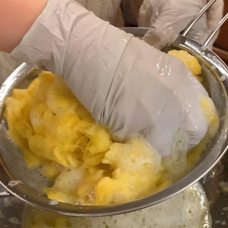 Step 1 Cut the pineapple for Mai Flower Cake with Pineapple Filling