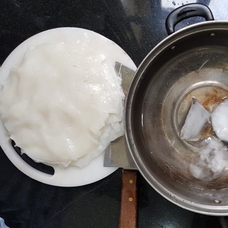 Step 3 Cut the rice noodles Fresh rice noodles