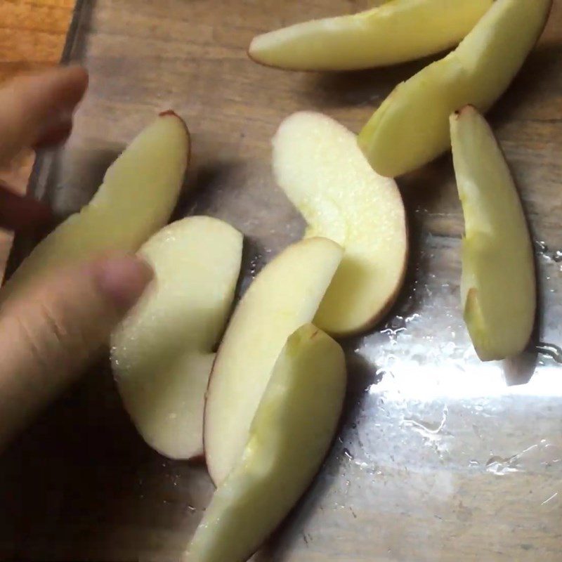 Step 3 Cutting the apple Yogurt apple sponge cake using an air fryer