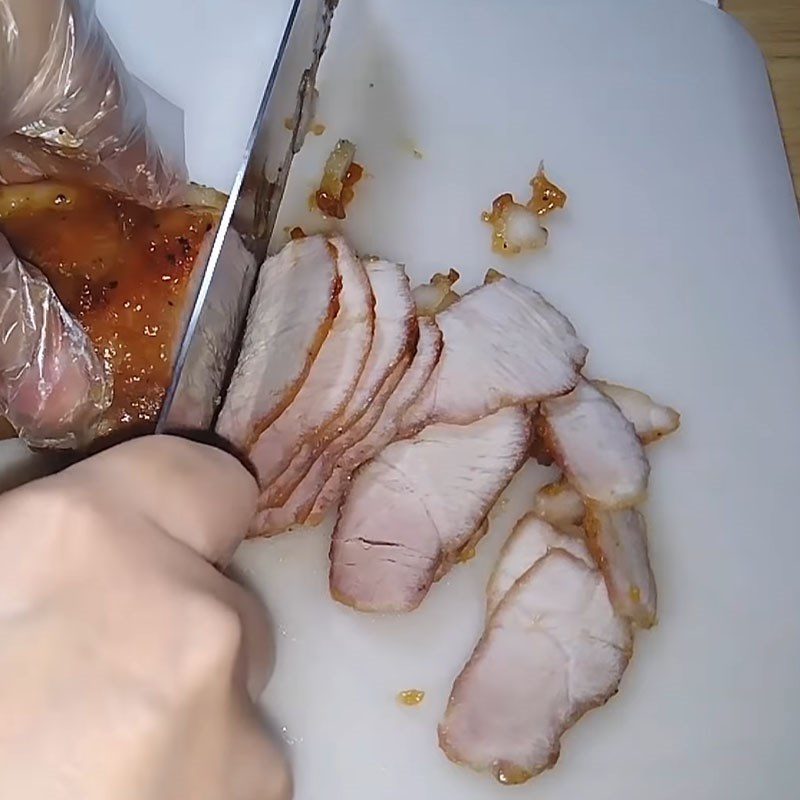 Step 4 Cut the pork skin for the braised pork rolls