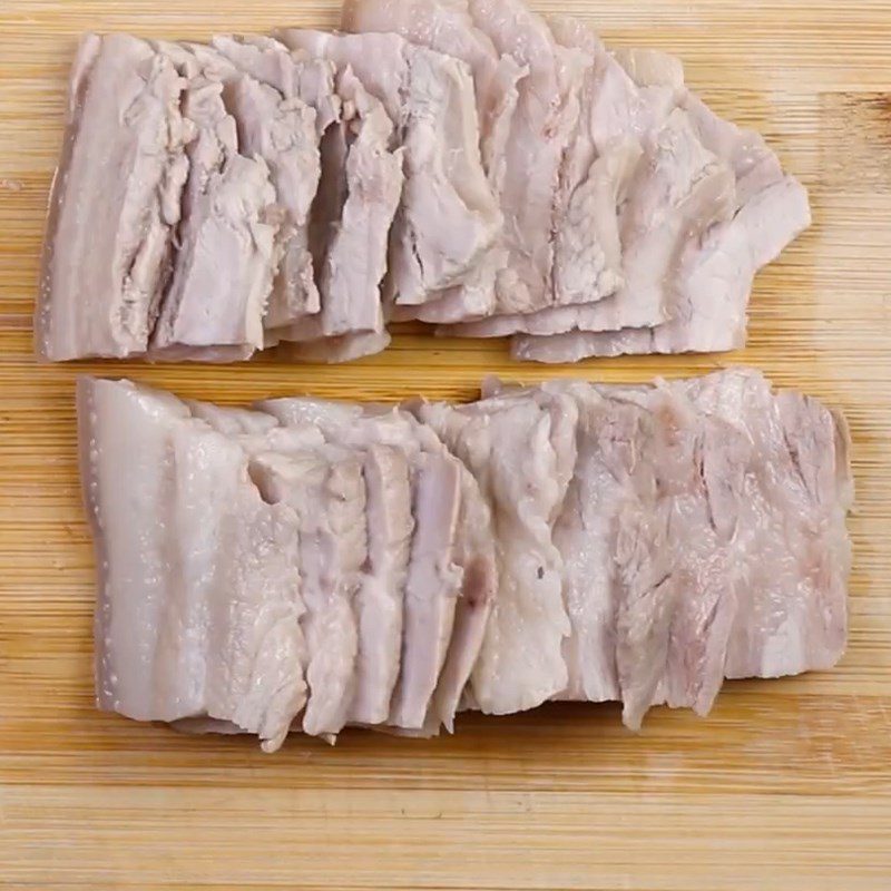 Step 2 Cut pork belly with Thai fish sauce