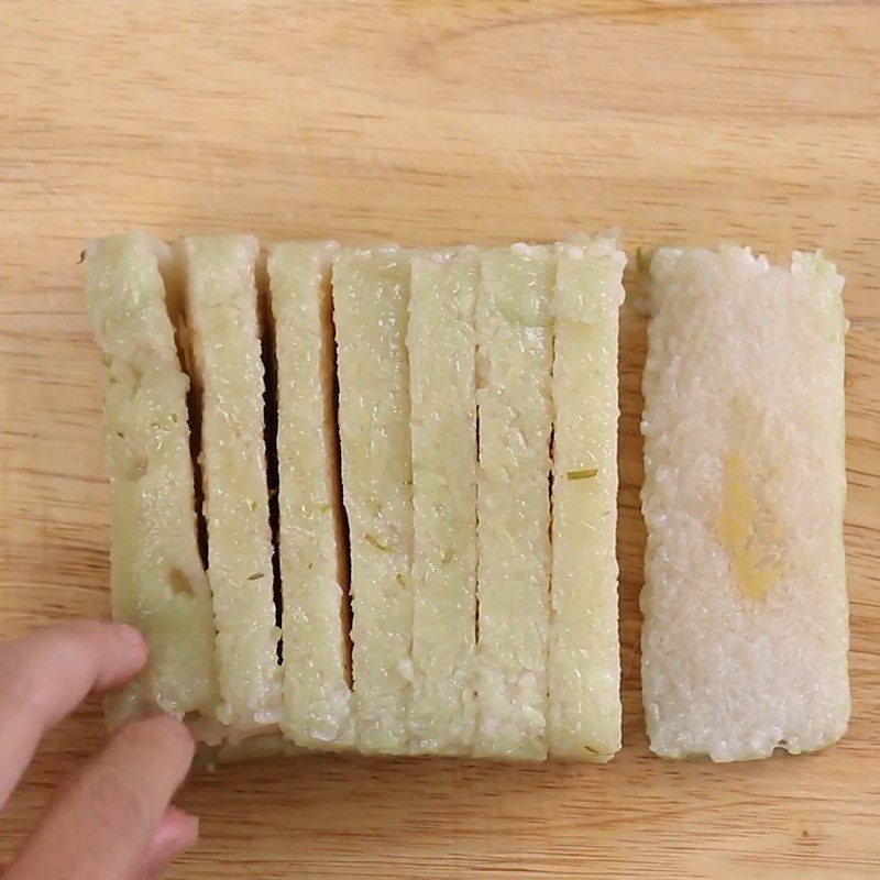 Step 3 Cut and fry Chung cake Fried Chung cake (Tet cake) with five colors