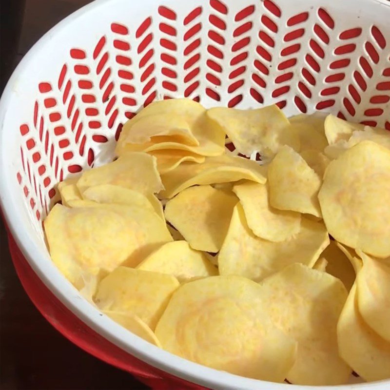 Step 2 Cut and soak sweet potato for sweet potato chips