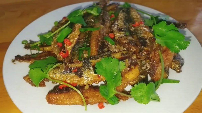 Fried mackerel with fish sauce