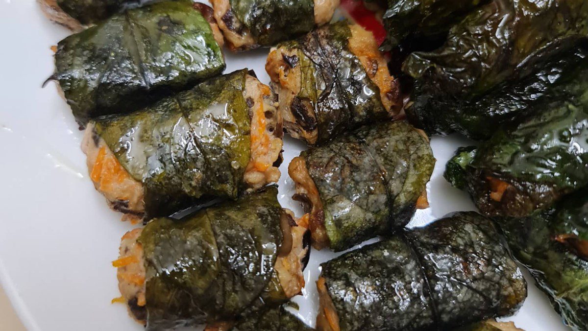 Sausage wrapped in Vietnamese balm leaves (Recipe shared by a user)