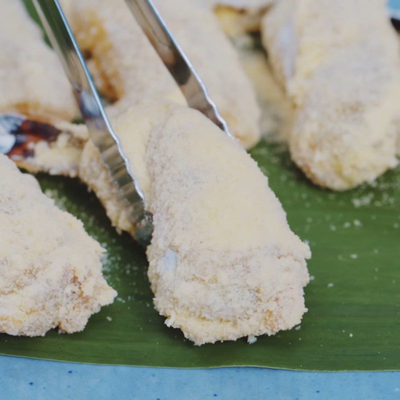 Step 4 Wrapping spring rolls Snakehead fish spring rolls