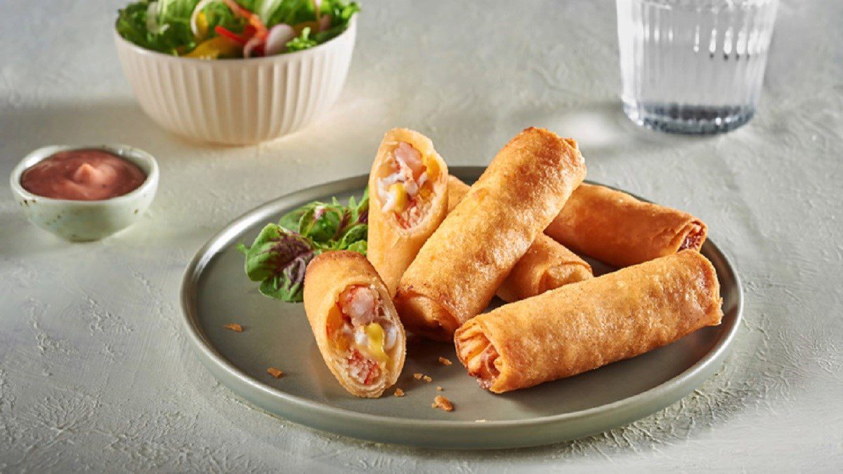 Seafood spring rolls with mayonnaise sauce using a non-stick pan