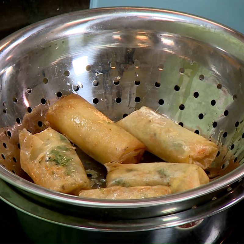 Step 4 Frying spring rolls Mushroom spring rolls