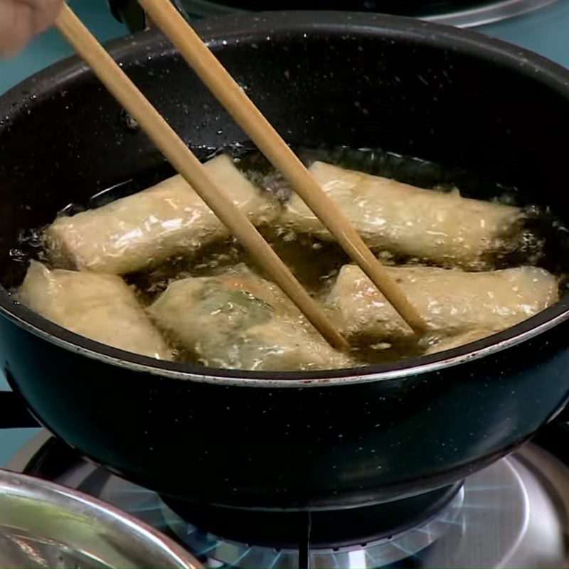 Step 4 Frying spring rolls Mushroom spring rolls