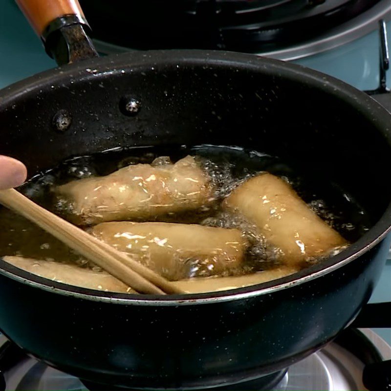 Step 4 Frying spring rolls Mushroom spring rolls