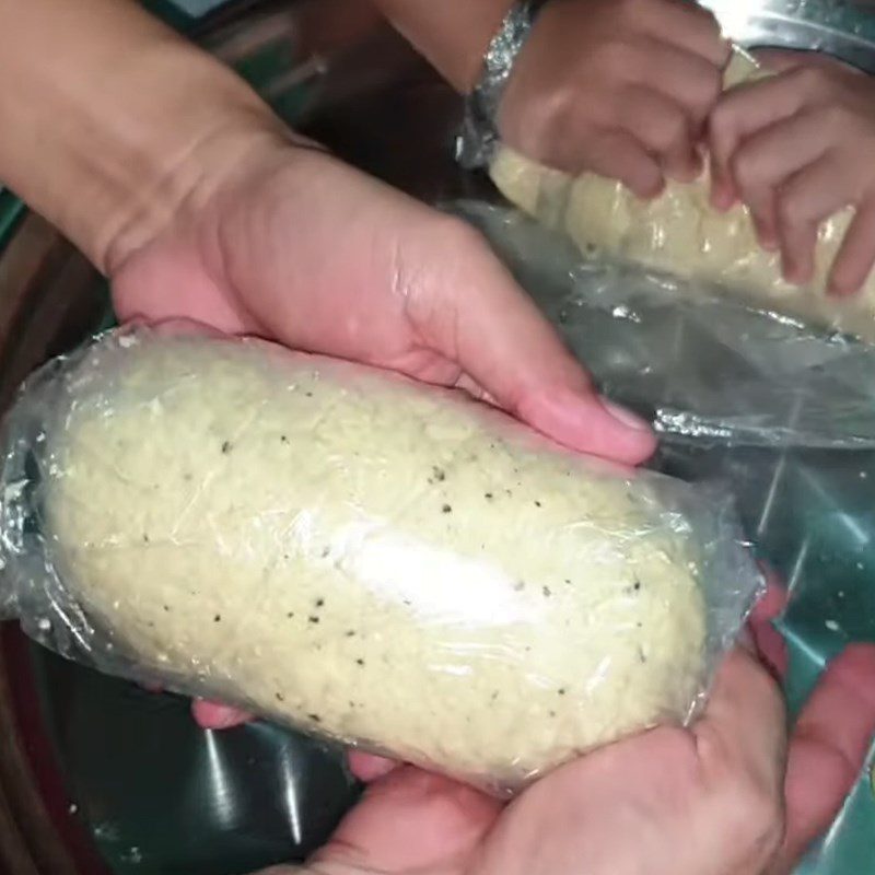 Step 4 Compress and wrap the minced tofu skin sausage