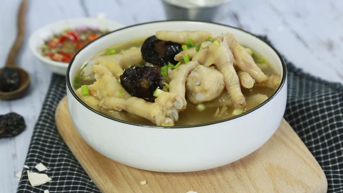 Chicken Feet Simmered with Medicinal Herbs