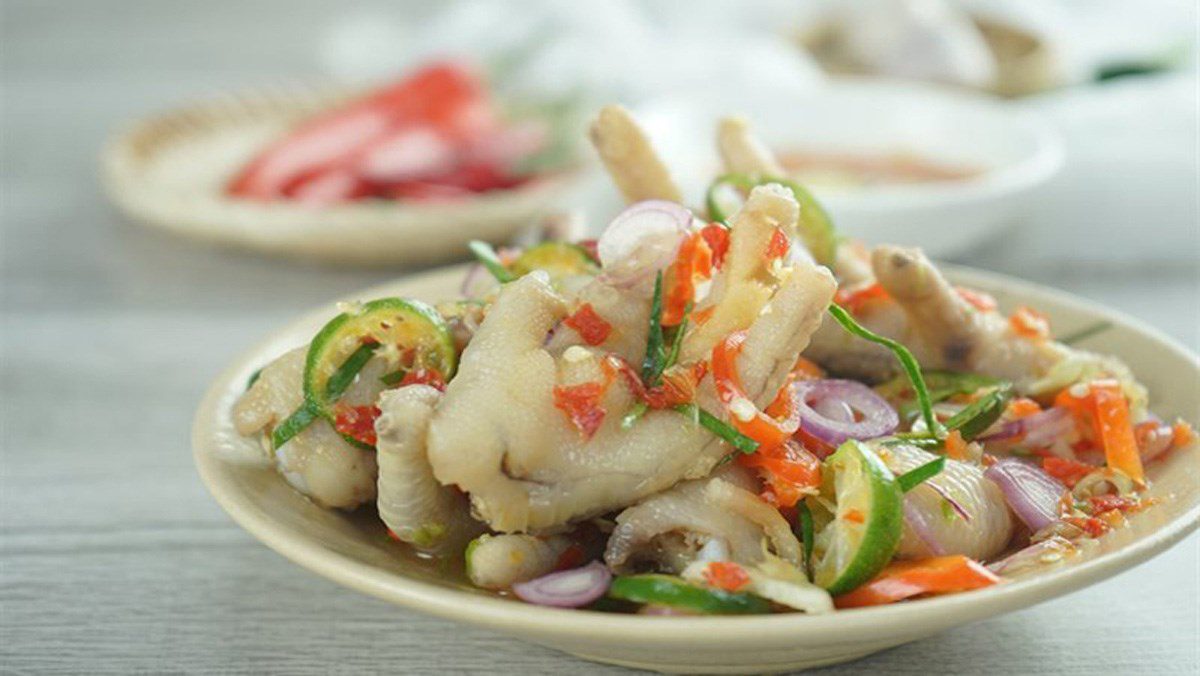 Chicken feet soaked with lemongrass and kumquat Thai style