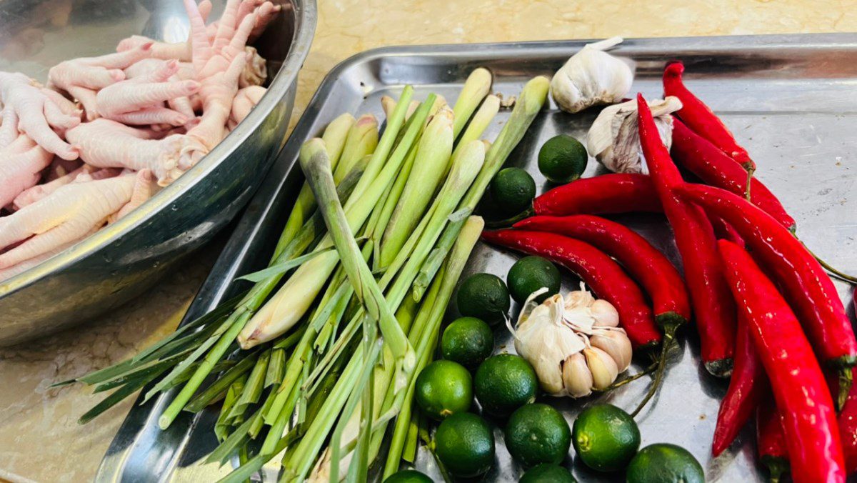 Ingredients for marinated chicken feet with lemongrass and kumquat