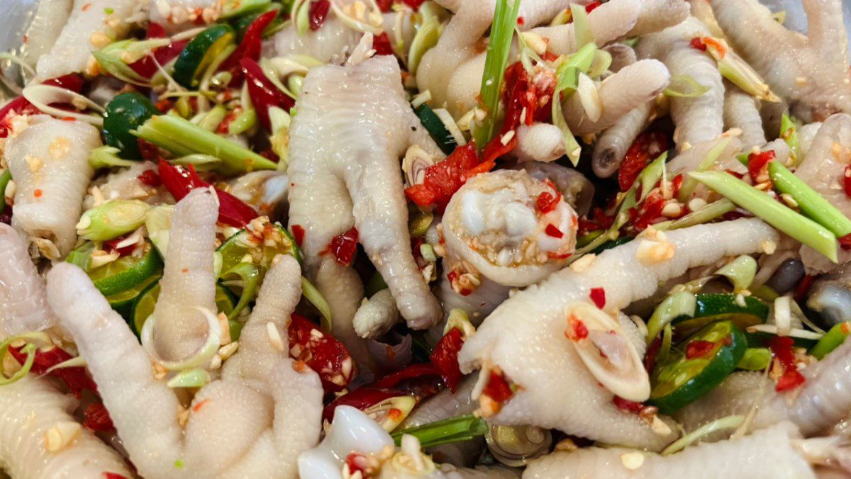 Marinated chicken feet with lemongrass and kumquat