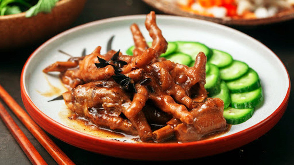 Chicken feet with black bean sauce