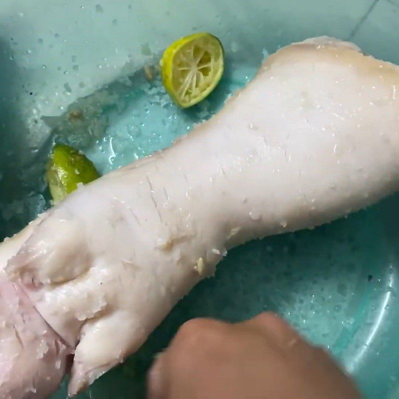 Step 1 Prepare the pork leg Seasoned roasted pork leg in an air fryer