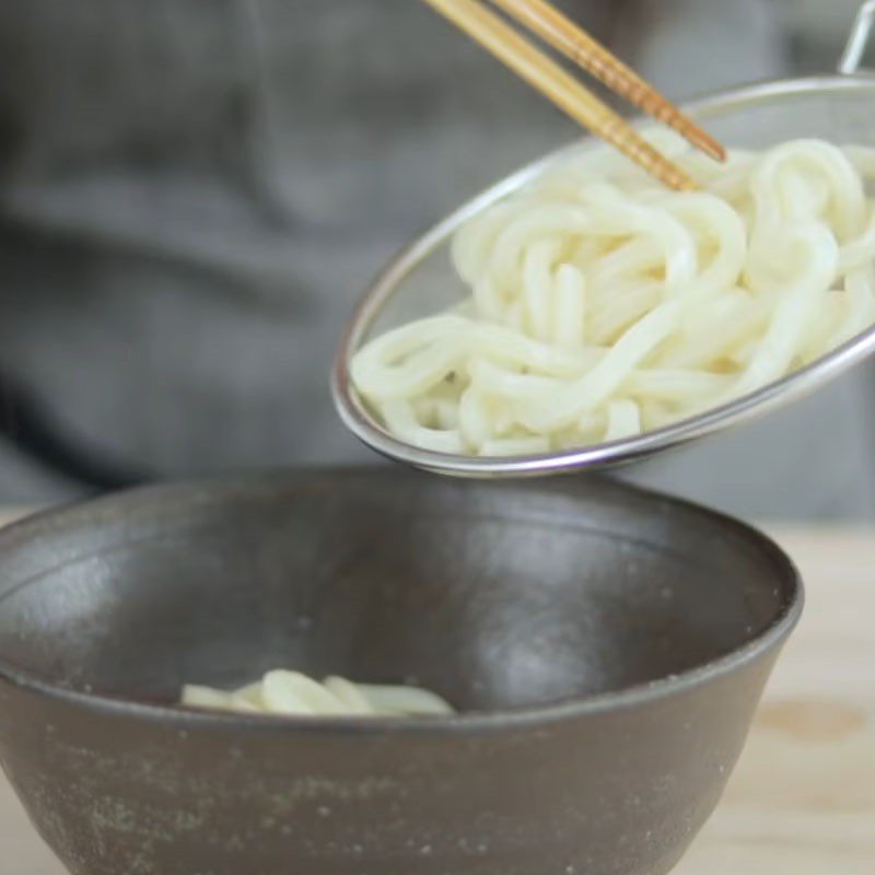 Step 3 Blanching noodles Kitsune Udon