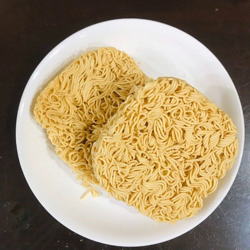 Step 2 Blanch the instant noodles Stir-fried water spinach with instant noodles