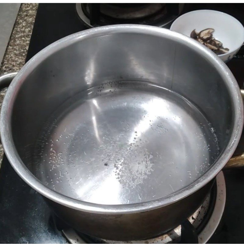 Step 3 Blanching vegetables Stir-fried shrimp with mixed vegetables