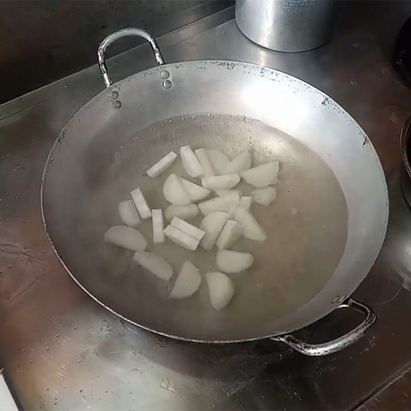 Step 2 Blanch the ingredients Black chicken soup with salted lemon