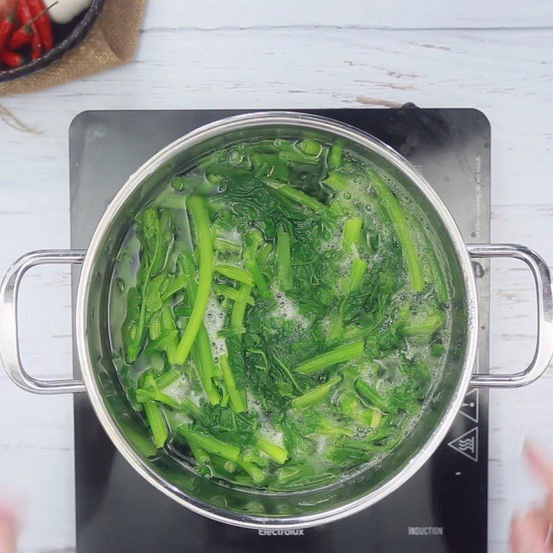 Step 2 Blanch the squash Stir-fried squash with garlic