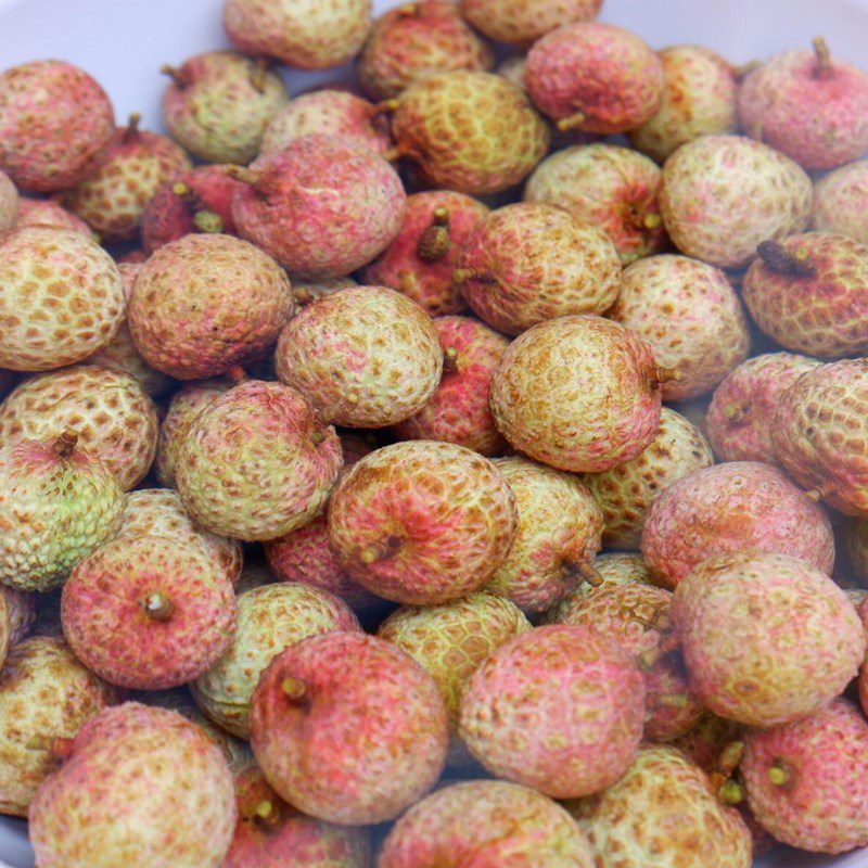 Step 1 Blanch the lychee Blanching lychee in sugar (recipe shared by users)