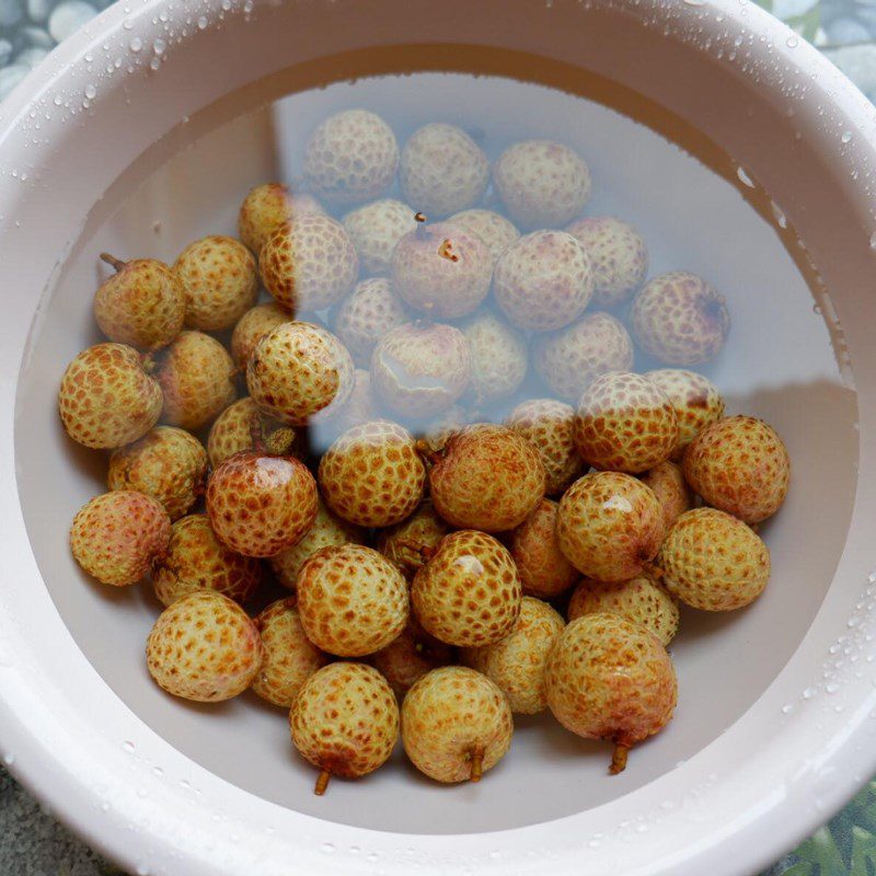 Step 1 Blanch the lychee Blanching lychee in sugar (recipe shared by users)