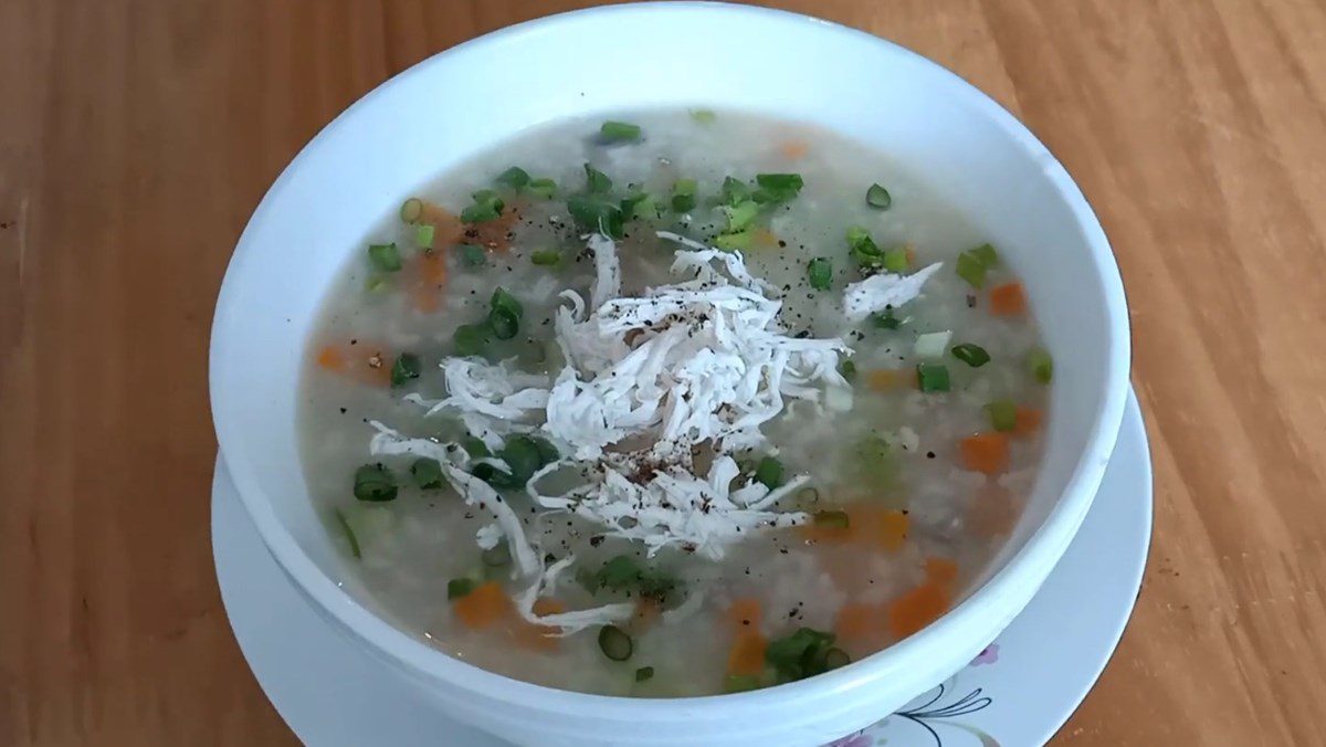 Chicken porridge with fragrant mushrooms