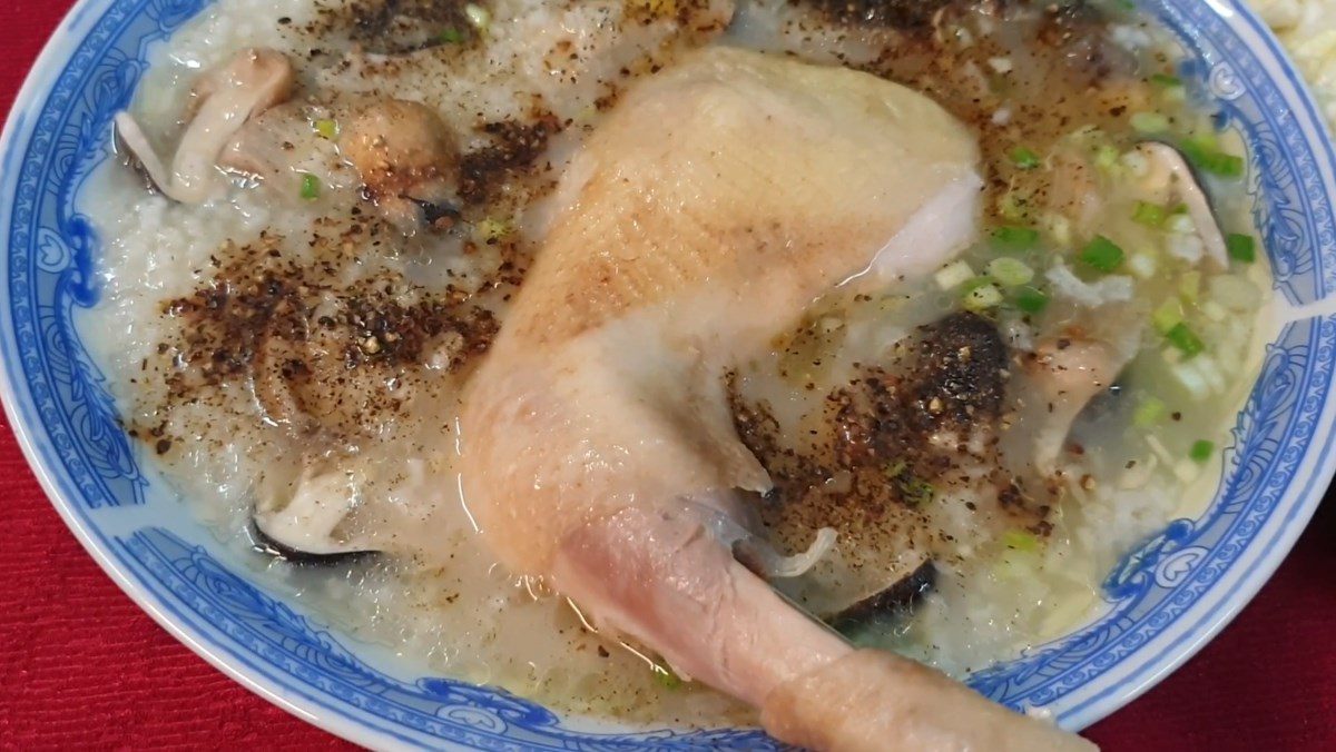 Chicken porridge with straw mushrooms