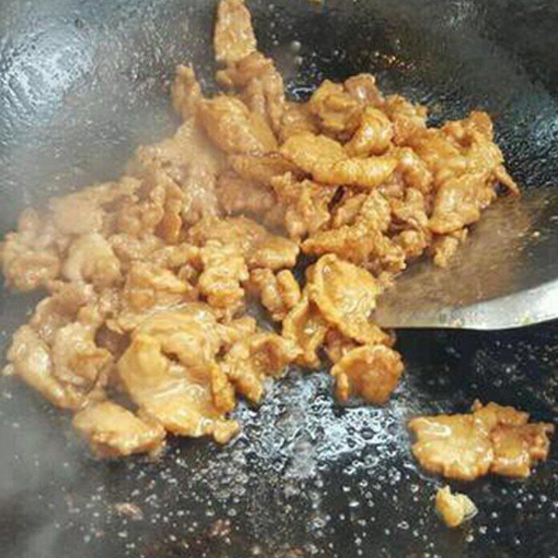 Step 3 Cooking Stir-fried Noodles with Five-Spice Pork