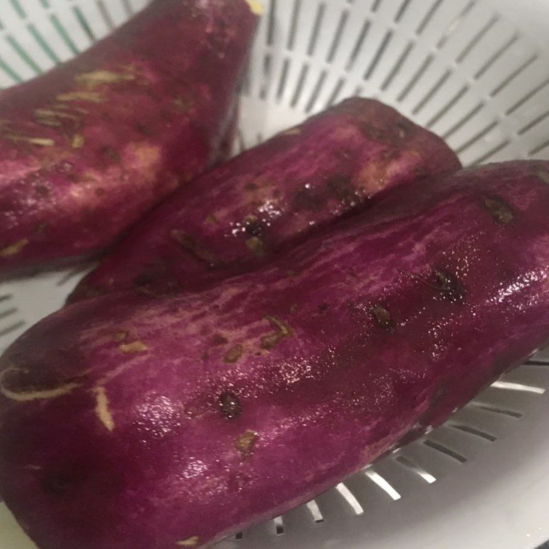 Step 1 Prepare the dish baked sweet potato with onion grease and cheese using an air fryer