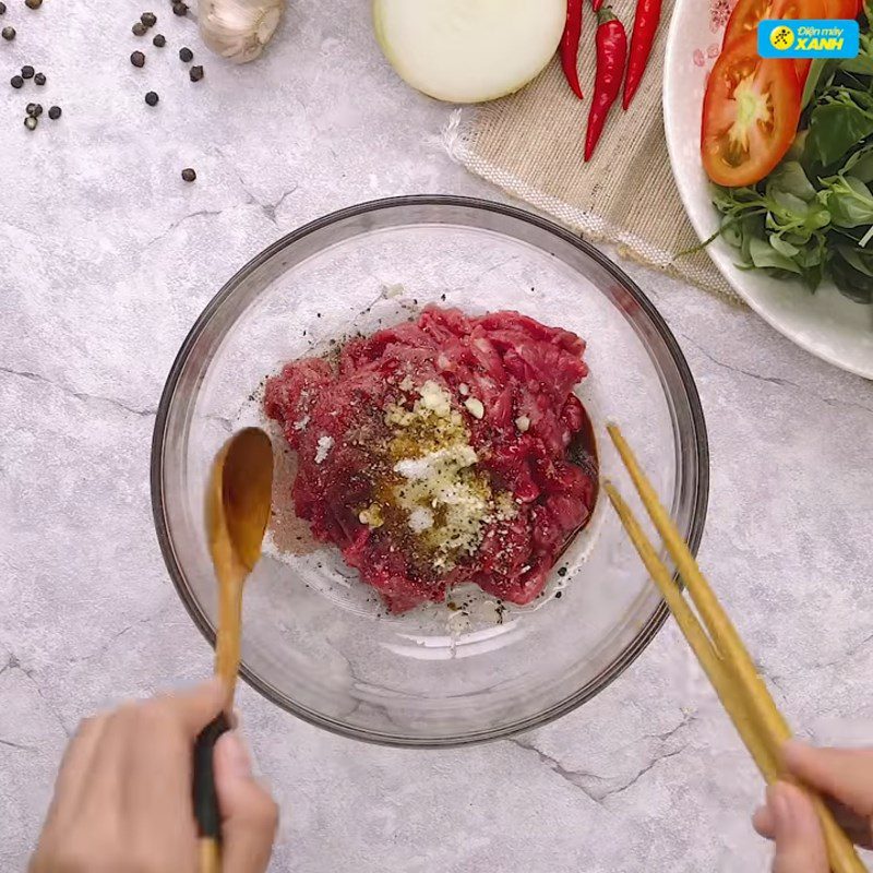 Step 1 Preparing the beef for Beef Salad with Water Lily Stem