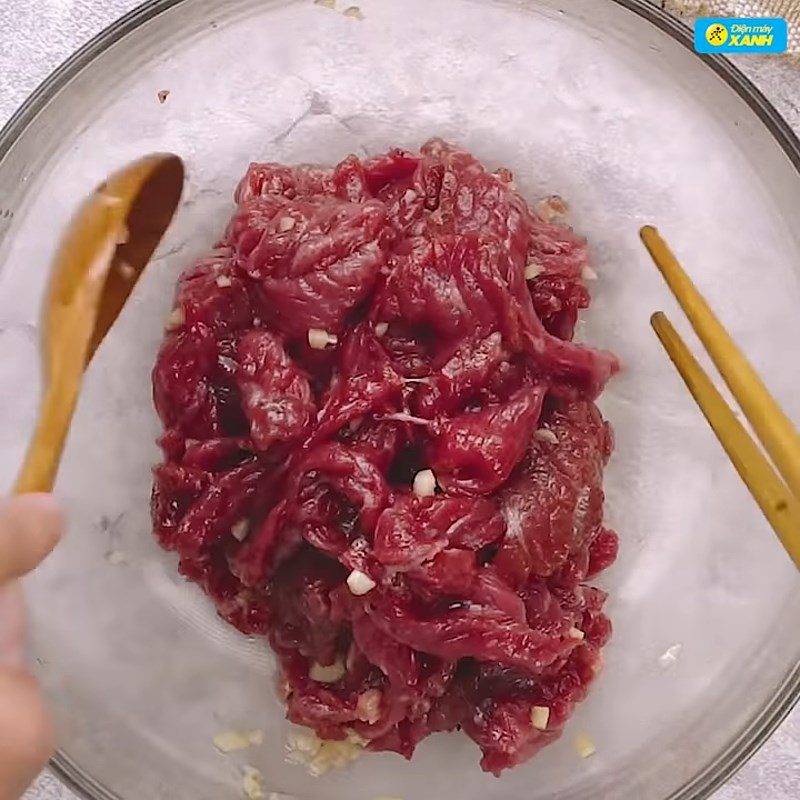 Step 1 Preparing the beef for Beef Salad with Water Lily Stem